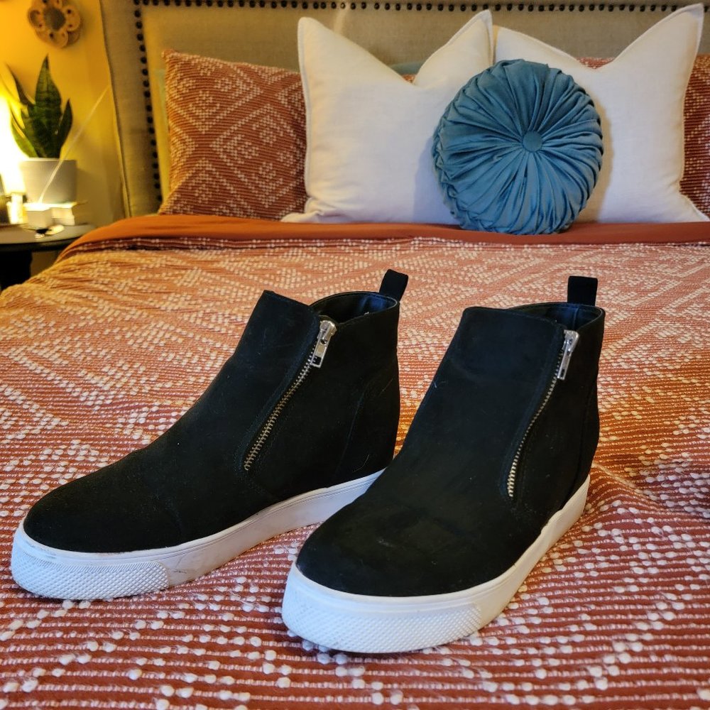 TIME AND TRU ANKLE BOOTS
